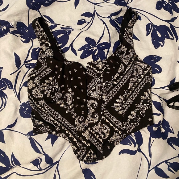 Cute corset top - Picture 3 of 4